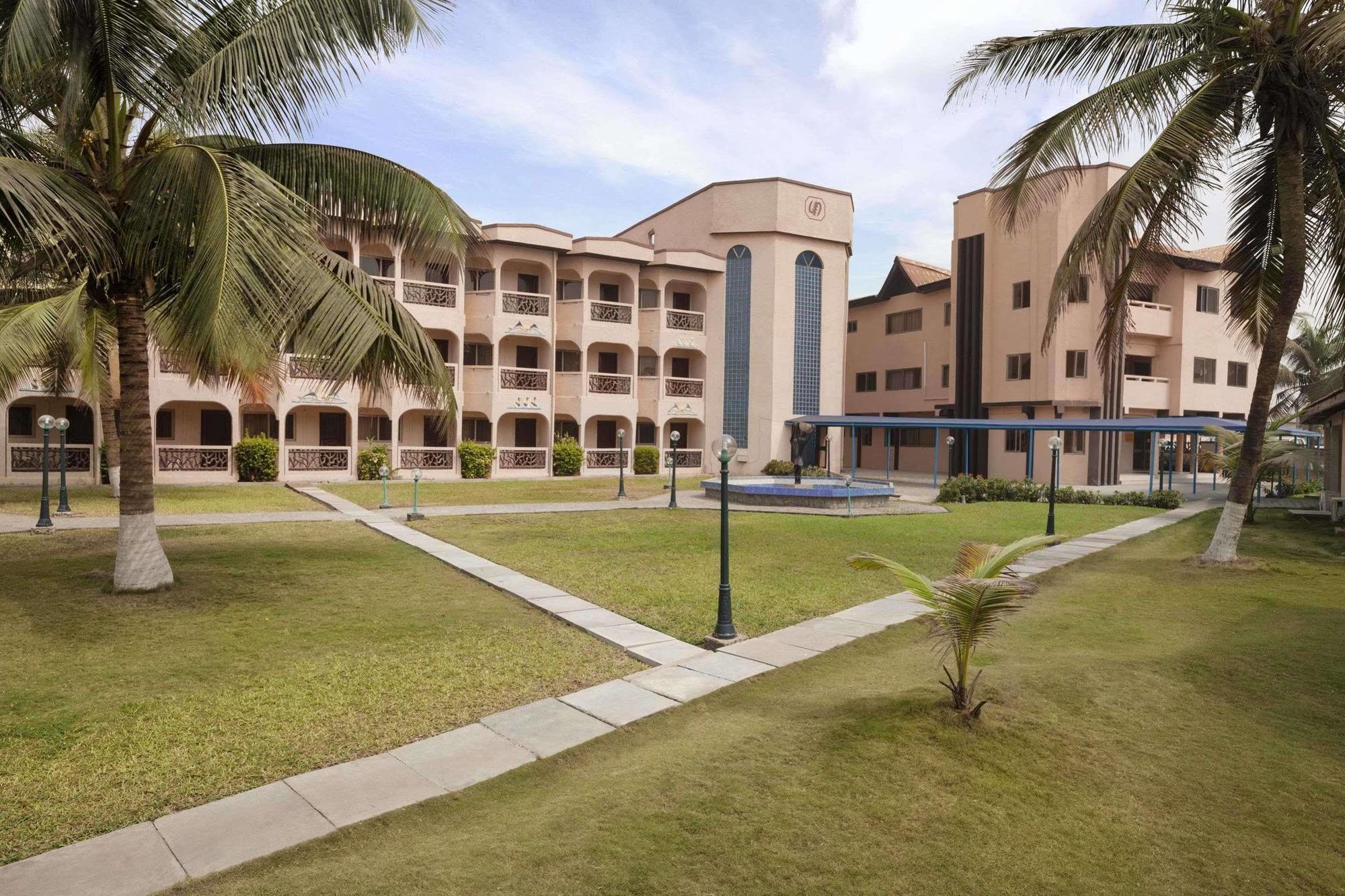 Ramada Resort Акра Екстериор снимка